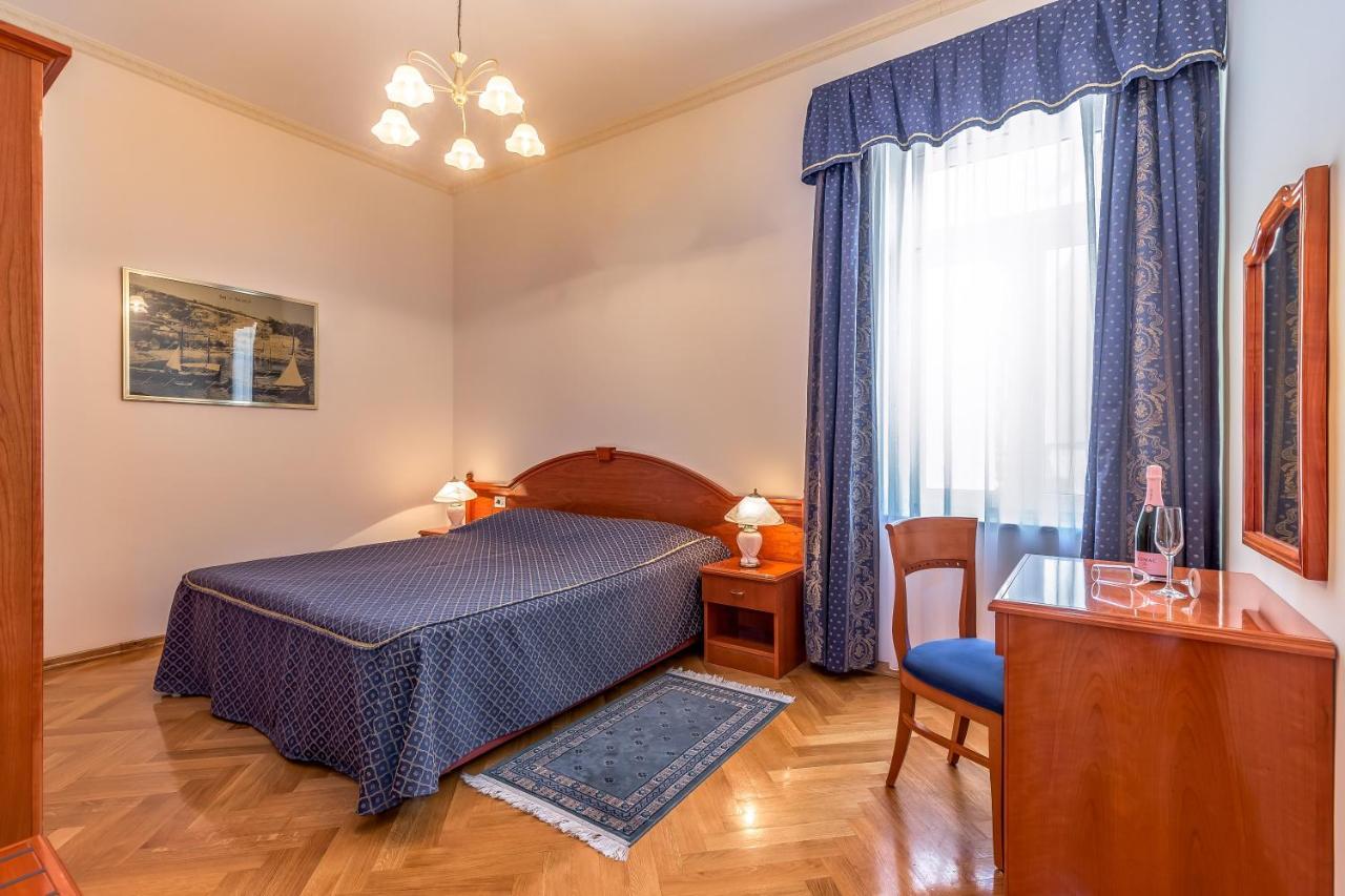 Hotel Galeb Opatija Luaran gambar