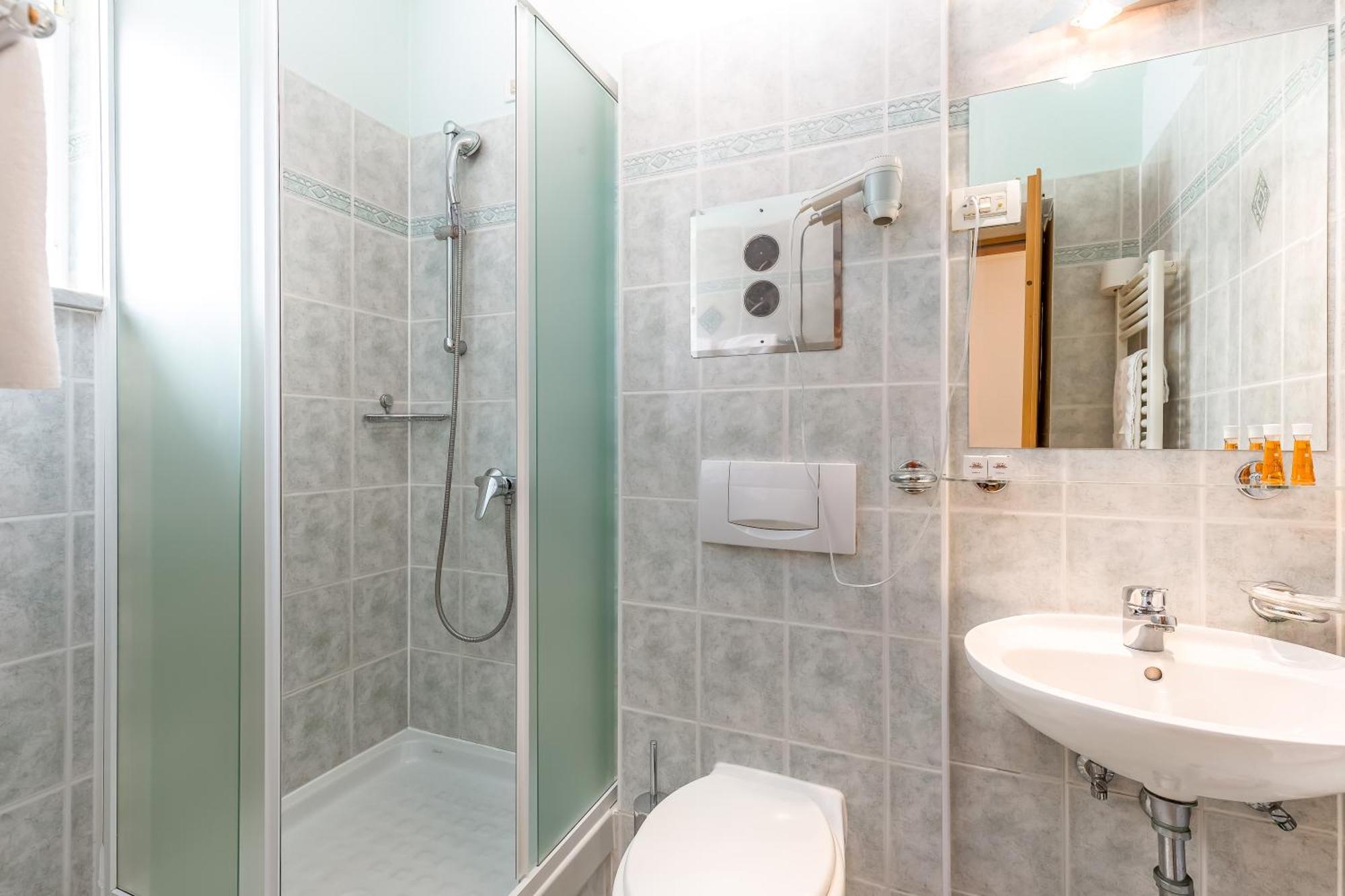 Hotel Galeb Opatija Luaran gambar