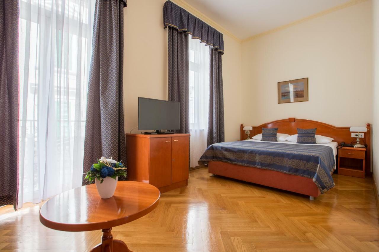 Hotel Galeb Opatija Luaran gambar
